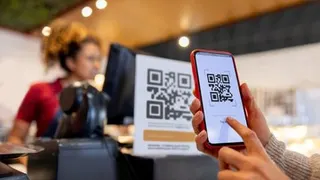 Transformasi Digital UMKM, Perbandingan Metode Pembayaran Transfer Bank, E-Wallet, dan QRIS