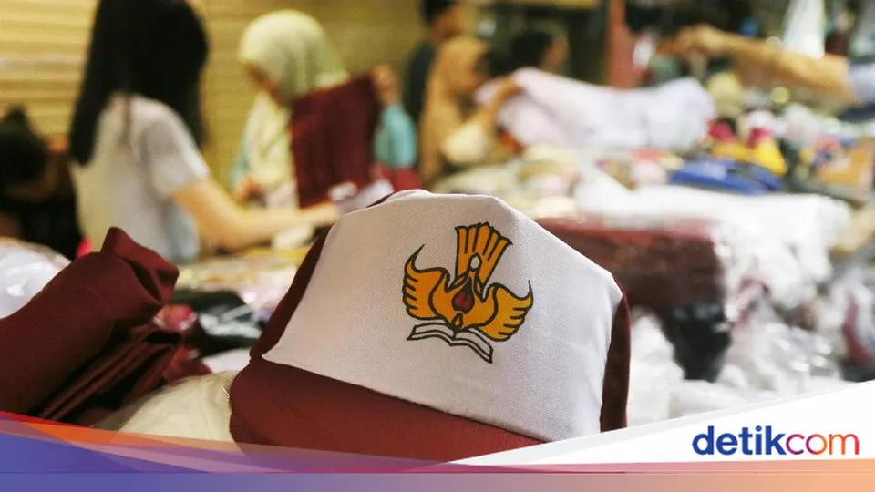 Aturan Seragam Sekolah Nasional dan Pengawasannya di Daerah