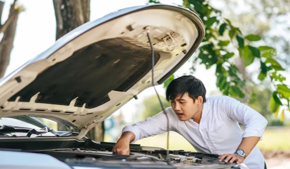 Tips Menghadapi Mobil Mogok dan Situasi Darurat di Jalan Menurut Panduan Resmi