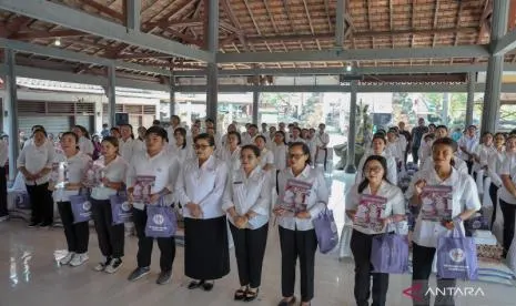 Aksi Membina dan Berbagi, Tim Pembina Posyandu Bali Beri Apresiasi untuk Kader di Badung