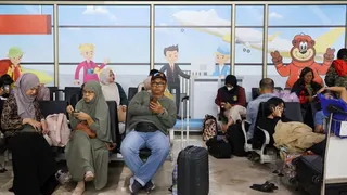 8 Bandara Tutup hingga Tengah Malam Akibat Abu Vulkanik Anak Krakatau