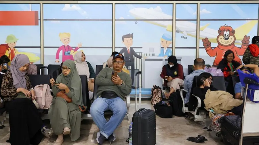 8 Bandara Tutup hingga Tengah Malam Akibat Abu Vulkanik Anak Krakatau