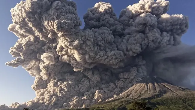 Deret Gunung Erupsi di Indonesia Hari Ini, dari Semeru sampai Sinabung