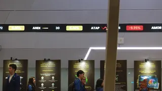 Direktur Astra (ASII) Borong Saham Rp2,4 Miliar