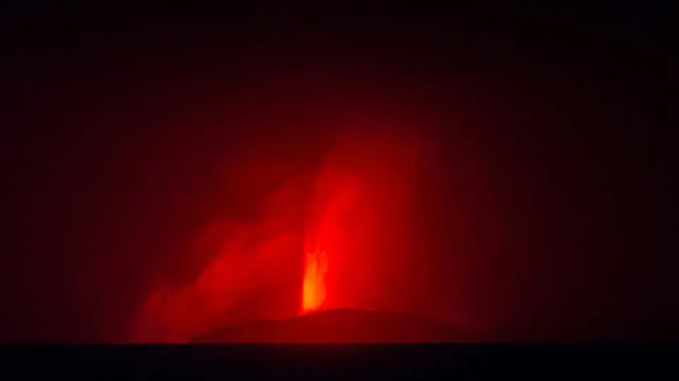 Erupsi Anak Krakatau Semburkan Lava Fountain, Ini Penjelasannya