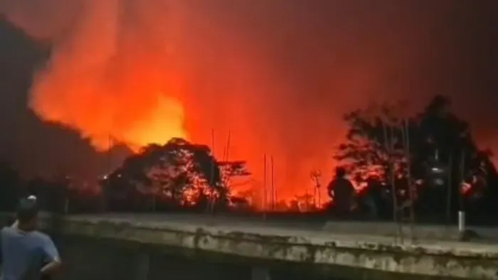 Kebakaran Lahan Terjadi di Seberang TPA Galuga Bogor, Damkar Lakukan Penanganan