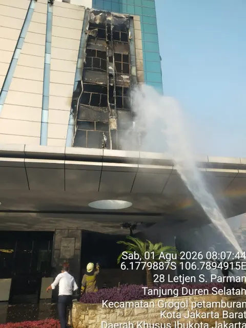 Hotel di Jalan Letjen S. Parman Jakarta Barat Terbakar, Damkar Kerahkan 14 Unit Mobil Pemadam