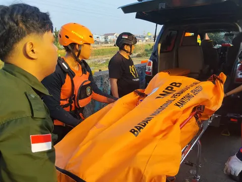 Pria yang Lompat Cari Kunci Motor di Banjir Kanal Barat Ditemukan Tewas