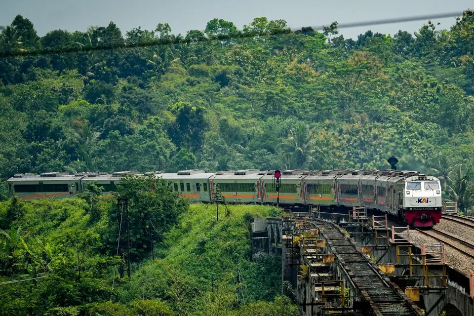 Gempa Cilacap, 21 Kereta Api Berhenti Luar Biasa