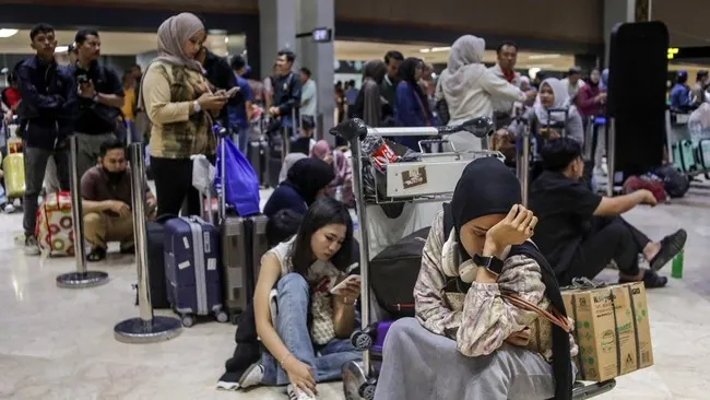 35 Ribu Penumpang Terdampak Penutupan Bandara Soetta Akibat Erupsi Gunung Anak Krakatau
