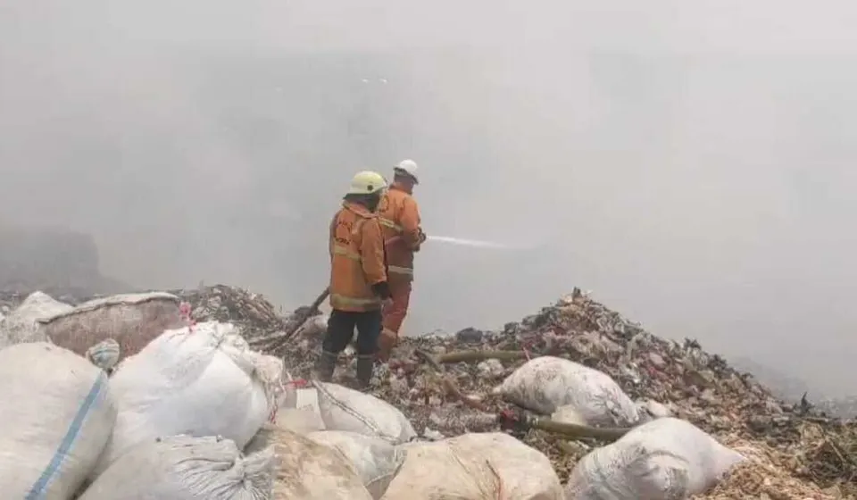 Mitigasi Kebakaran TPA Kopiluhur, DLH Kota Cirebon Siapkan Tanah Urukan dan Tangki Air