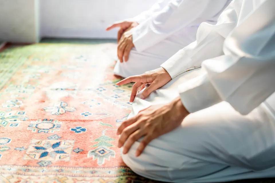 Tata Cara Sholat Istikharah Lengkap dengan Niat dan Doa