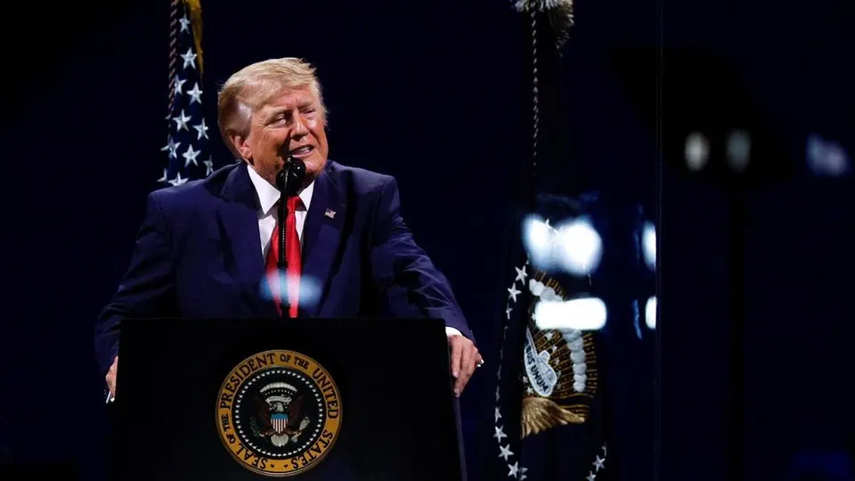 Survei AP-NORC, Warga AS Nilai Kebijakan Imigrasi dan Ekonomi Trump Melampaui Batas
