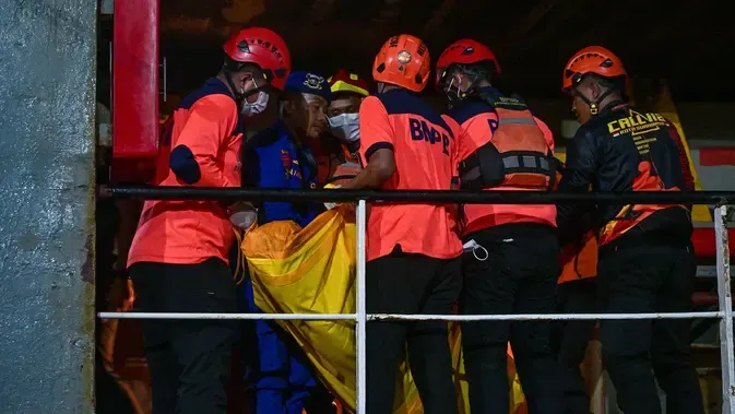 Ratusan Penumpang KM Mutiara Sentosa II Tiba di Pelabuhan Tanjung Perak Usai Kebakaran