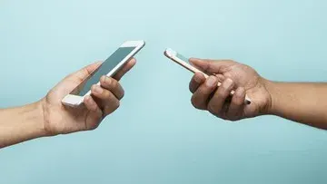 Perjuangan Tiga Warga Akhiri Kebijakan Kuota Internet Hangus di Mahkamah Konstitusi