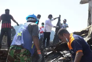 Kodam XVII/Cenderawasih Kerahkan 285 Prajurit Bersihkan Puing Kebakaran di Jayapura