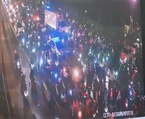 Jalanan Utama Jakarta Lumpuh Akibat Jadikan Area Nongkrong Pemotor