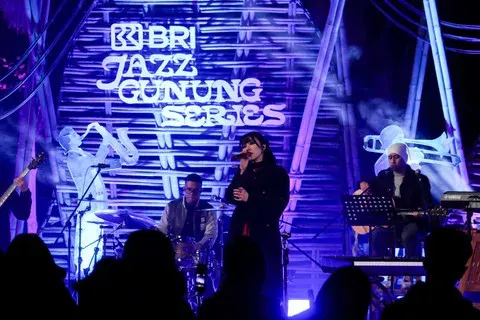 Isyana Sarasvati Hangatkan Malam Dingin di Jazz Gunung Bromo 2026