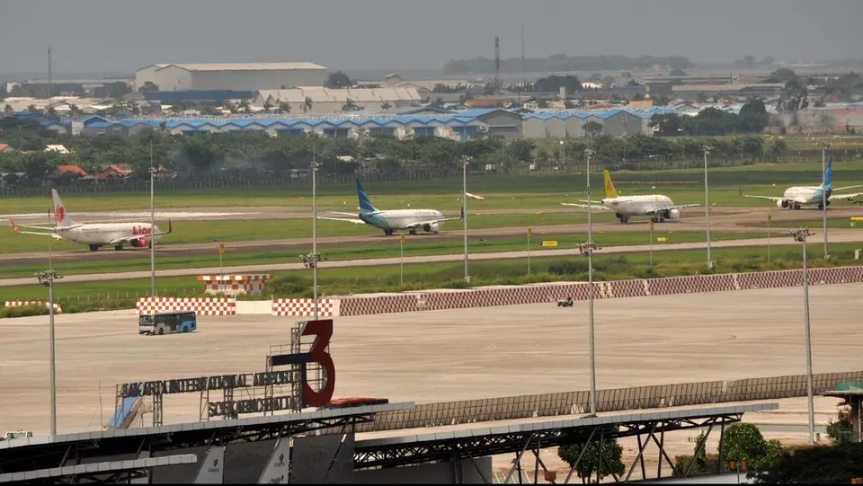 Kemenhub Pastikan Operasional Bandara Normal Usai Erupsi Anak Krakatau