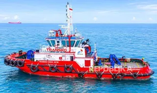Kapal Pertamina Trans Kontinental Transko Dara 3218, Siaga 24 Jam Distribusi Energi di Balongan