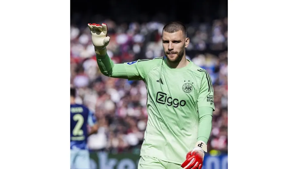 Maarten Paes Tampil Starter, Ajax Amsterdam Raih Kemenangan di Kualifikasi Liga Konferensi