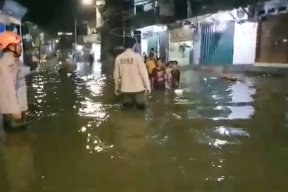 Faktor Penyebab dan Upaya Penanganan Banjir Rob di Jakarta dan Indramayu