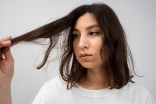 Langkah Menjaga Kesegaran Kulit Kepala Melalui 15 Tips Mengatasi Rambut Bau