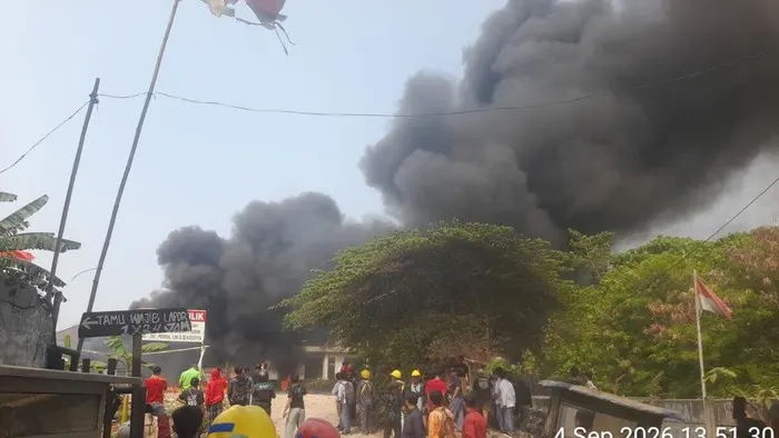 Kebakaran Melanda Bedeng di Kedoya Jakarta Barat, Asap Hitam Tebal Membubung