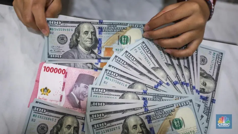 Rupiah Dibuka Melemah ke Rp18.000 per Dolar AS pada Perdagangan Selasa