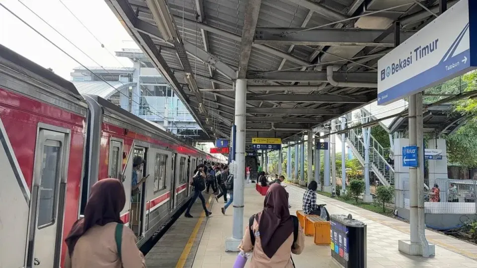 Solusi Baru Mengurai Kepadatan Penumpang di Stasiun Bekasi