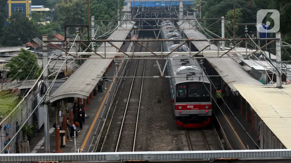 KRL Rangkasbitung Terlambat akibat Kebakaran Lahan Dekat Jalur Daru-Tigaraksa