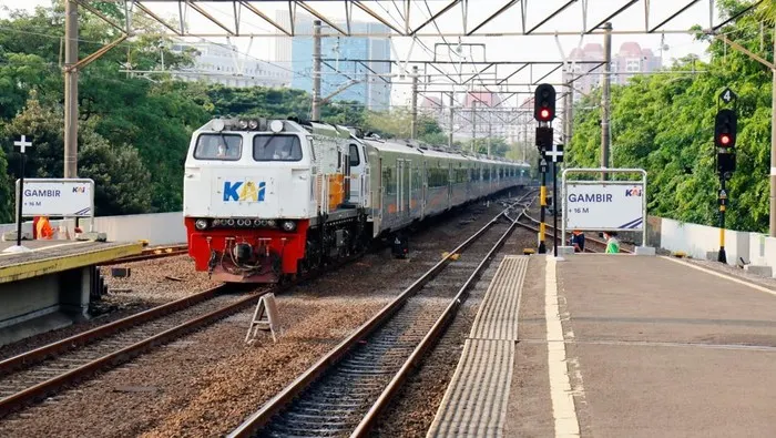Kereta Jadi Pilihan Buntut Banyak Penerbangan Dibatalkan