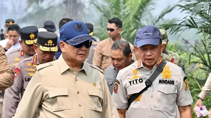 Mendagri Tito Dampingi Presiden Prabowo Tinjau Penanganan Karhutla di Kubu Raya Kalimantan Barat