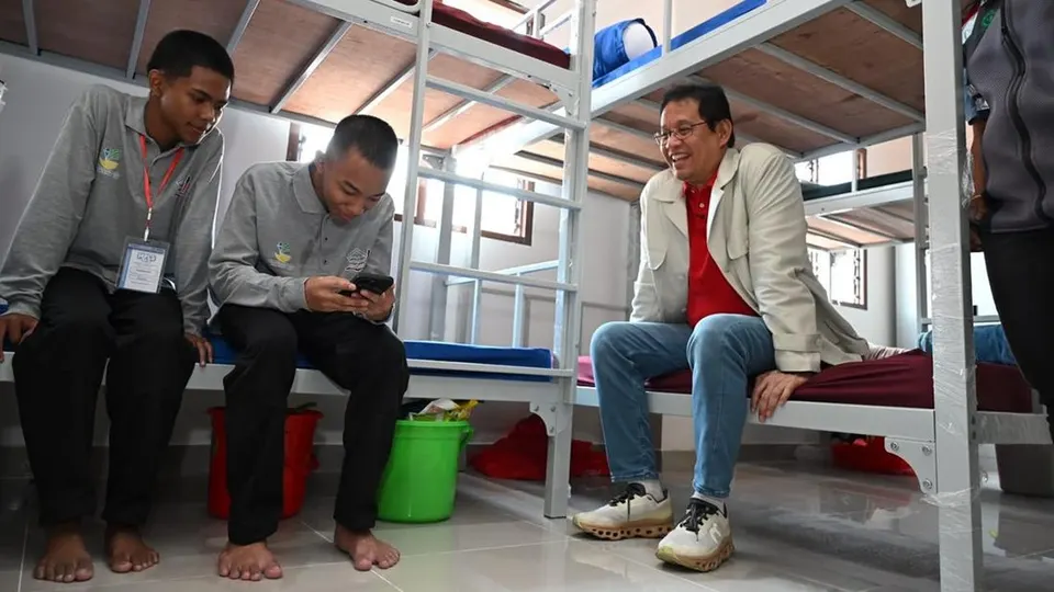 Menteri Keuangan Purbaya Tinjau Kesiapan Sekolah Rakyat Terintegrasi 2 di Surabaya