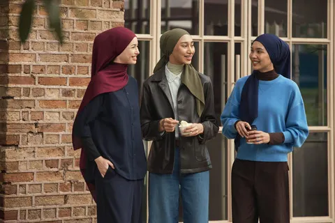 Uniqlo Rilis Koleksi Hijab dengan Tiga Pilihan Material di Indonesia
