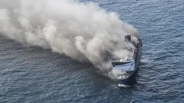 Cerita Penyelamatan Diri Sopir Logistik Saat Kebakaran KM Mutiara Sentosa 2