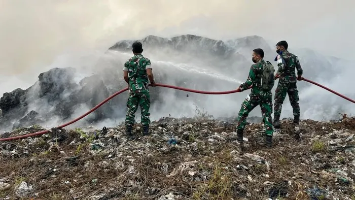 Sudah 16 Jam Kebakaran TPA Galuga Bogor Belum Padam, Operasional Ditutup Sementara
