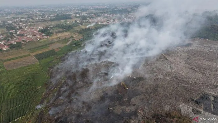 Bupati Bogor Ungkap Luas Area Kebakaran TPA Galuga Capai 7,1 Hektare