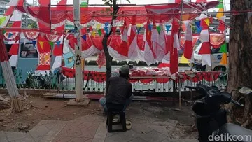 Pedagang Bendera Musiman Mulai Gelar Lapak di Jakarta Jelang HUT Ke-81 RI