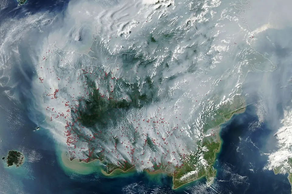 Citra Satelit NASA Rekam Kebakaran Lahan Gambut Pekat Yang Pekatkan Langit Indonesia