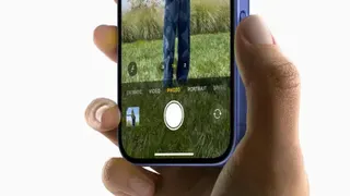 Ulasan iPhone 16 Soroti Tombol Kontrol Kamera Baru dan Penundaan Fitur Kecerdasan Buatan