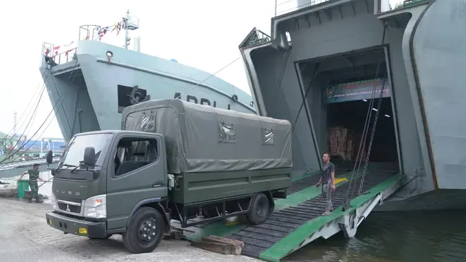 TNI AD Berangkatkan Kapal Rumah Sakit ADRI XC II BM Bantu Korban Gempa NTT