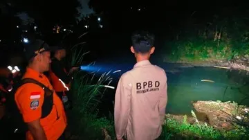 Berenang Bersama Teman, Remaja 14 Tahun Tenggelam di Aliran Sungai Ciliwung Jagakarsa