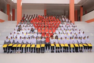 Aksi Paper Mob Ratusan Siswa Sekolah Rakyat Sulsel Sambut Kunjungan Mensos Gus Ipul