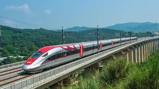 Purbaya Isyaratkan Ketertarikan China Garap Proyek Kereta Cepat hingga Jawa Timur