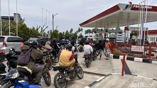 Pasokan BBM Terus Ditambah Imbas Antrean Mengular di SPBU