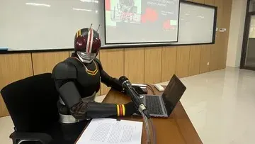 Lawan Stigma Negatif Mahasiswa di Yogyakarta Ujian Proposal Tesis Pakai Kostum Kamen Rider