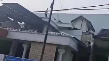 Viral Aksi Maling Beraksi Siang Bolong dan Kabur Lewat Atap Rumah di Kompleks Tasbi 1 Medan