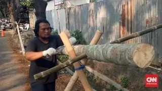 Jelang HUT ke-81 RI, Perajin Pohon Pinang di Tangerang Kebanjiran Pesanan