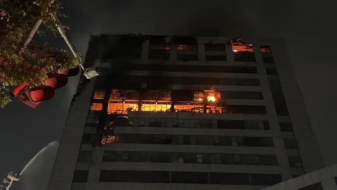 Kesaksian Warga Sekitar Gedung Bapenda DKI, Dengar Dua Kali Ledakan Sebelum Api Berkobar